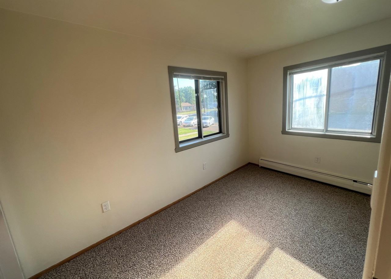 315 S Marshall St - 12 PLEX - Photo 5 of 9