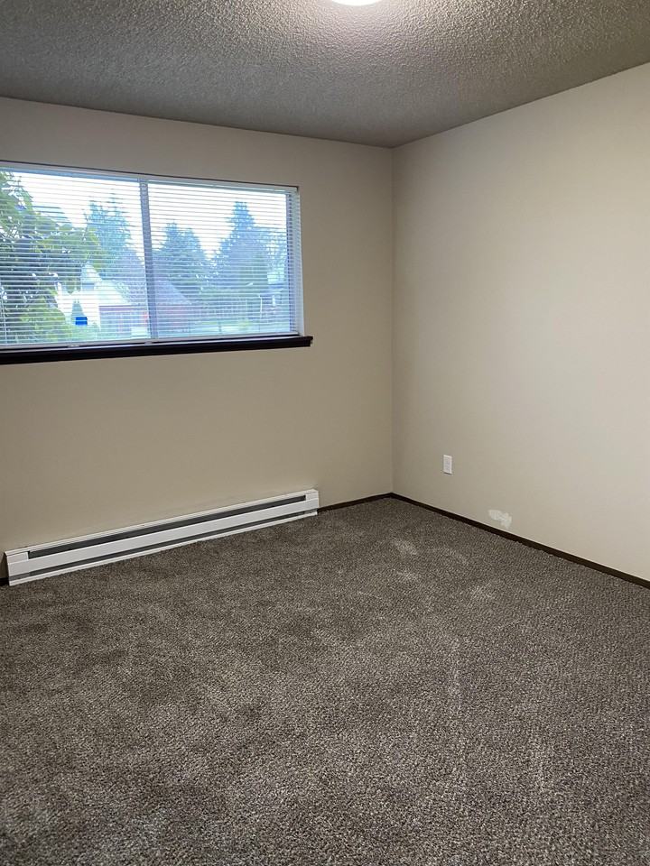 13924 6th Ave E - Photo 2 of 11