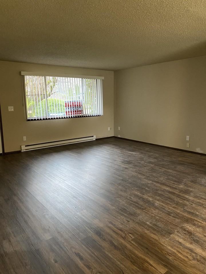 13924 6th Ave E - Photo 7 of 11