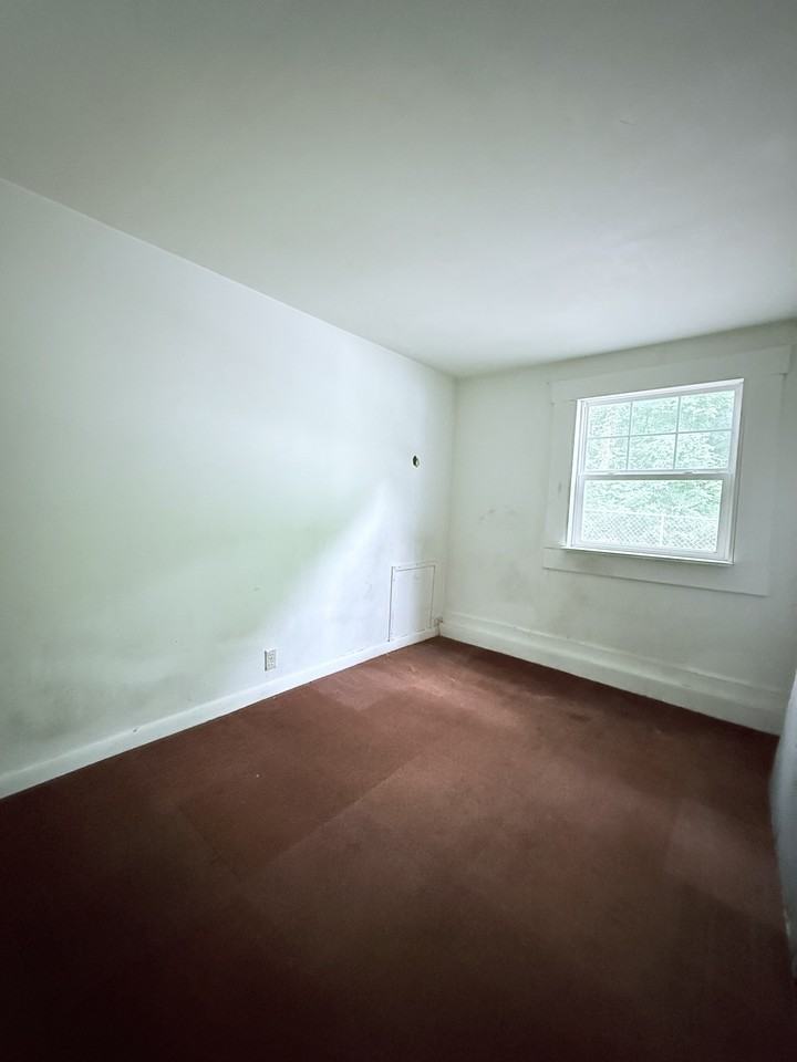 302 North Spring Street - Photo 5 of 6