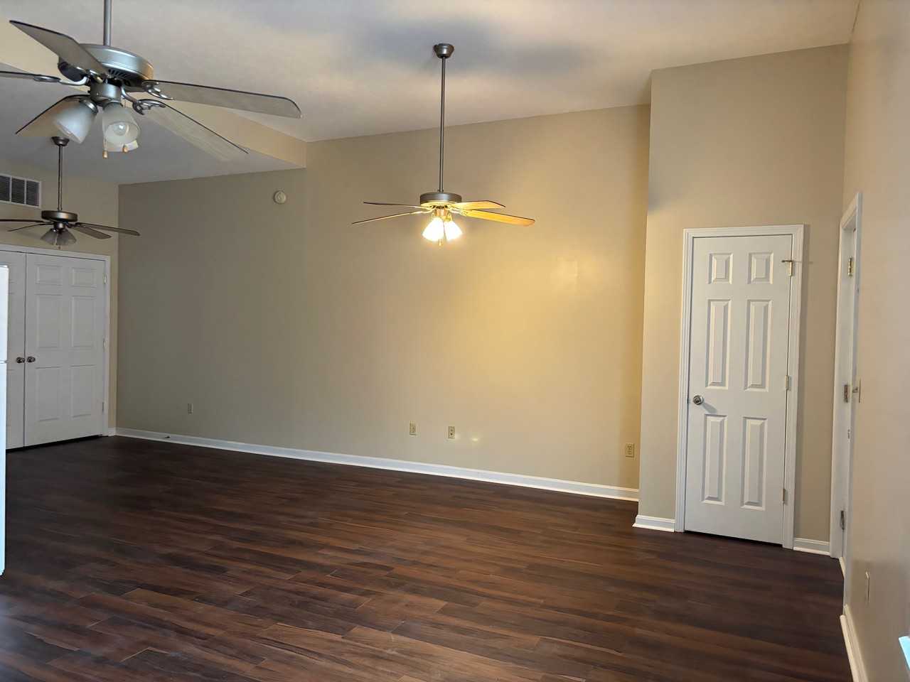 927 Redbud Apartments - Photo 3 of 16