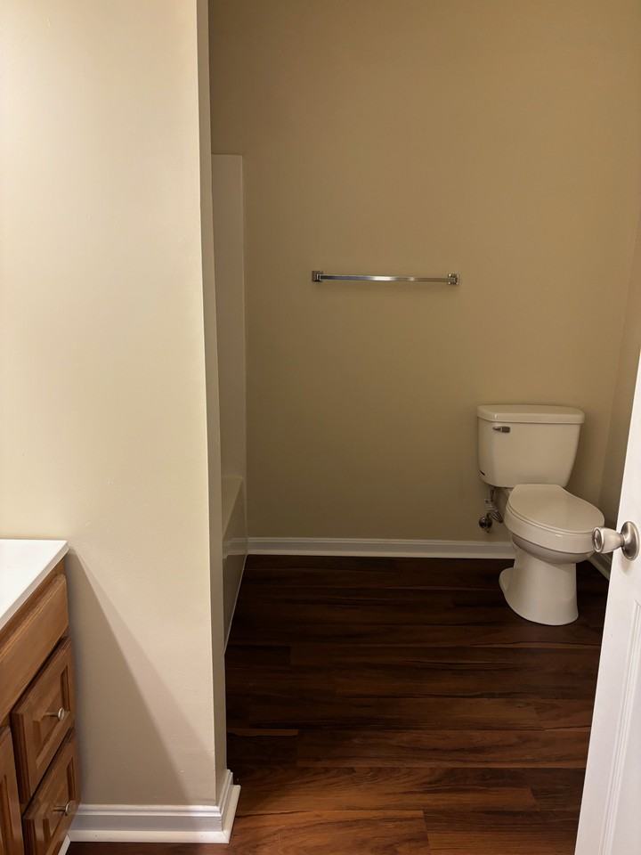 927 Redbud Apartments - Photo 5 of 16