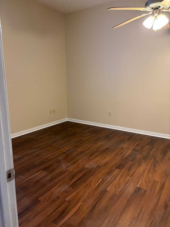 927 Redbud Apartments - Photo 6 of 16