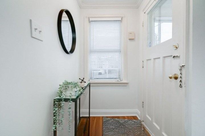 123 Meighen Ave - Photo 2 of 19