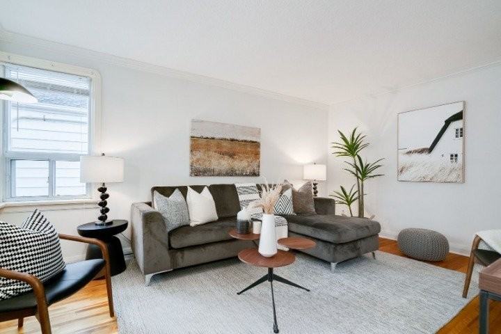 123 Meighen Ave - Photo 3 of 19