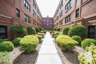 5736 N Winthrop Ave - Photo 1 of 1