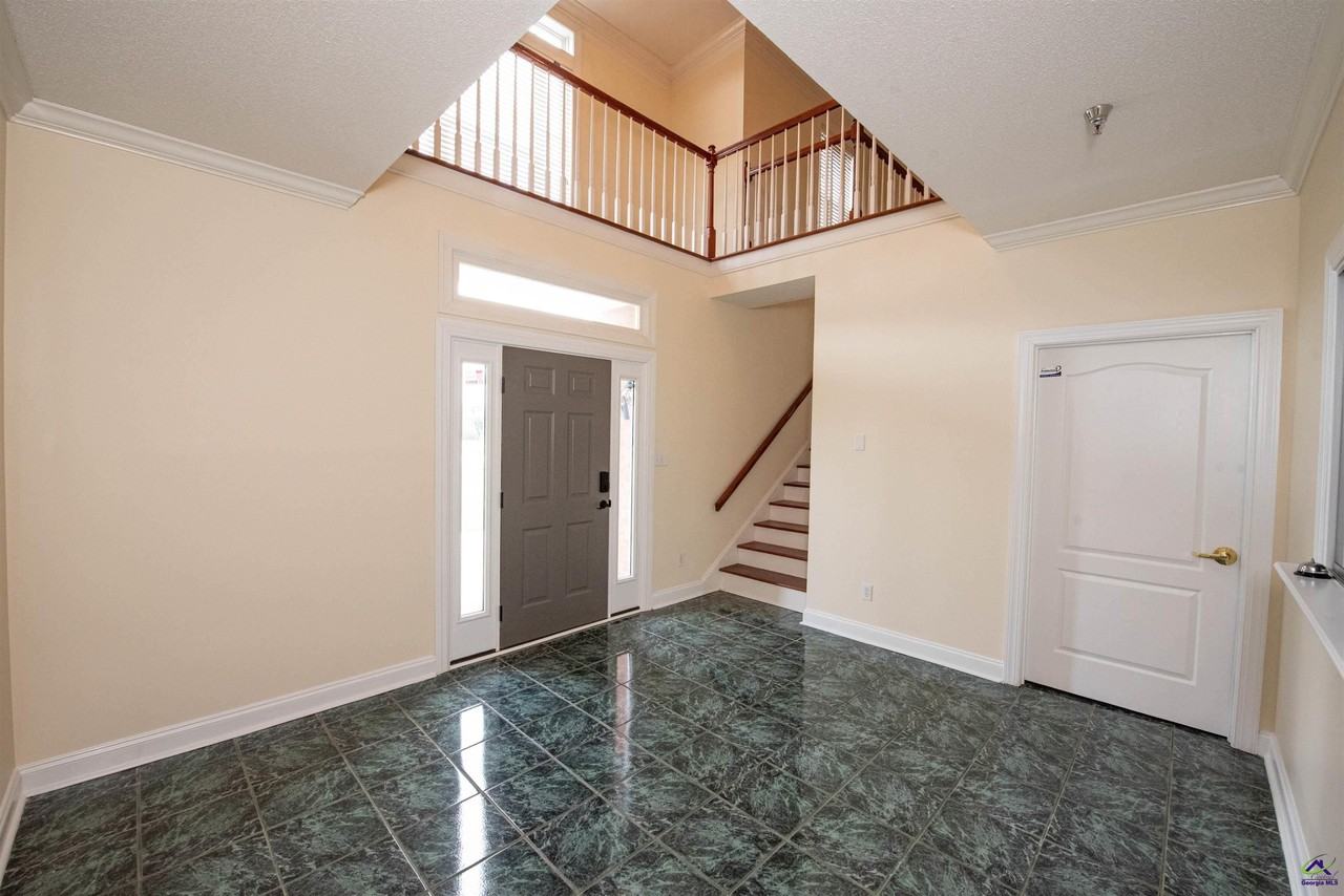 327 Margie Drive - Photo 4 of 47