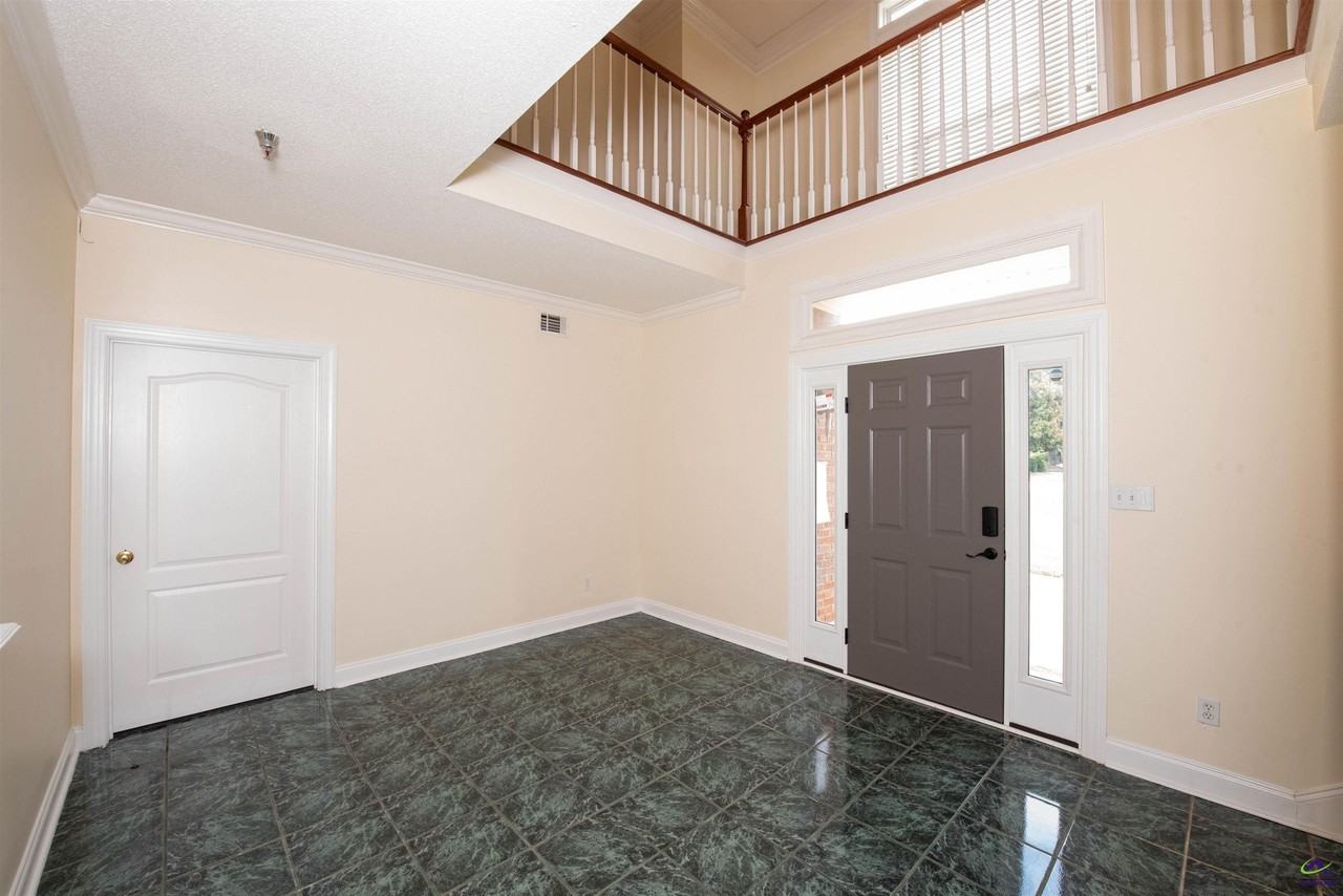 327 Margie Drive - Photo 5 of 47