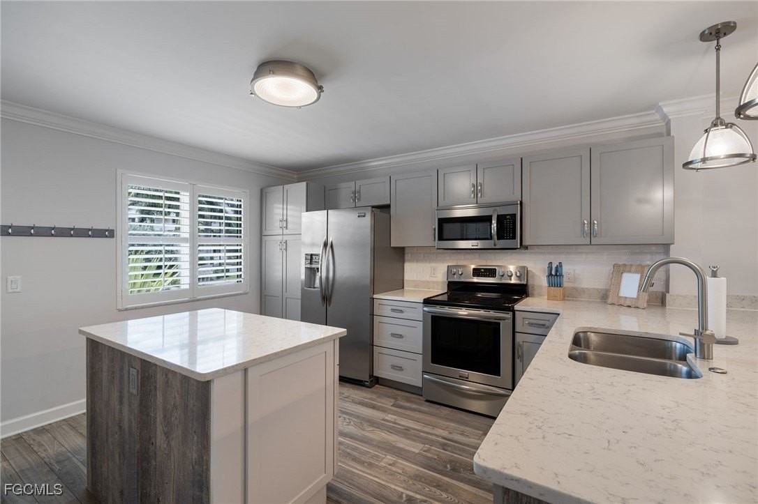 3021 Sandpiper Bay Cir Apt E106 #E106 - Photo 3 of 24