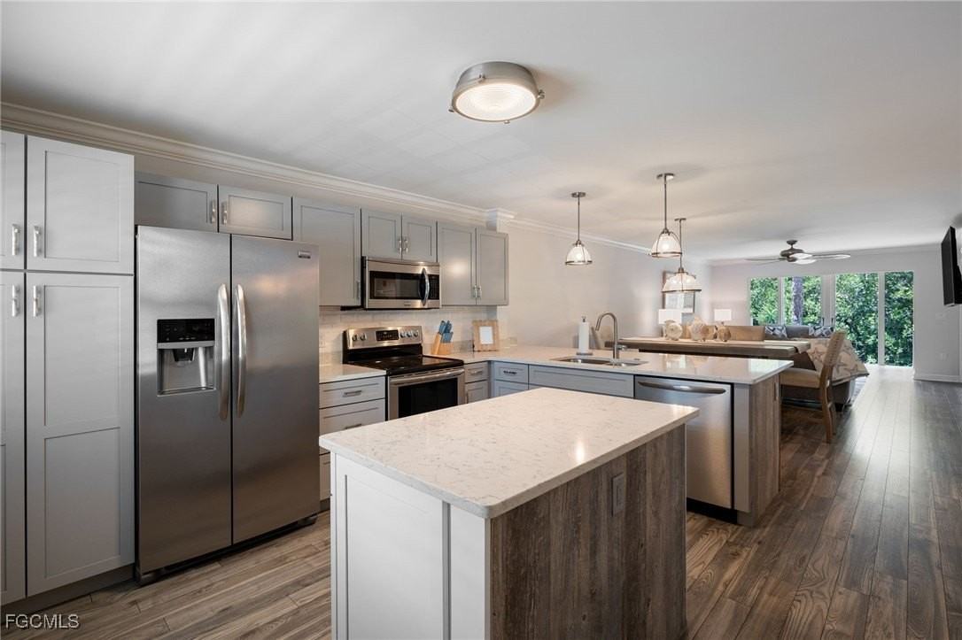 3021 Sandpiper Bay Cir Apt E106 #E106 - Photo 4 of 24