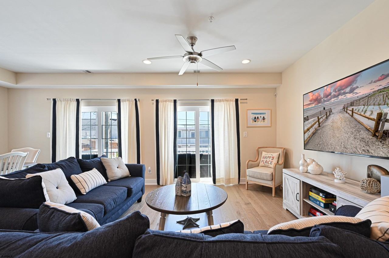 210 N Madison Ave #1 - Photo 4 of 37