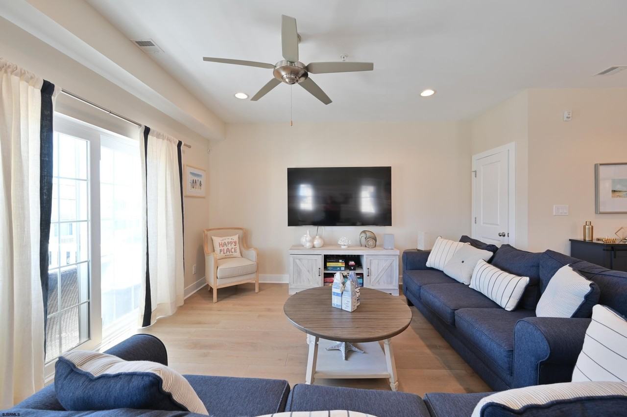 210 N Madison Ave #1 - Photo 6 of 37