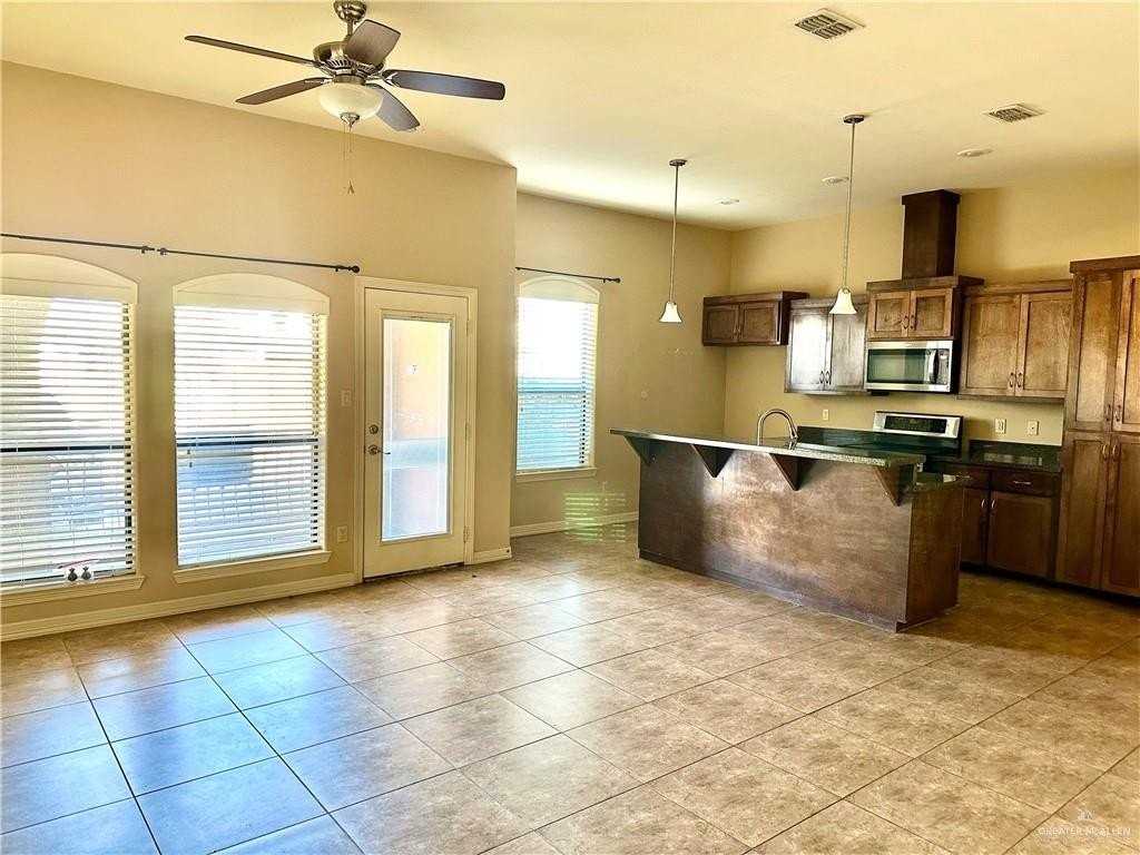 2715 Mimosa St #3 - Photo 3 of 13