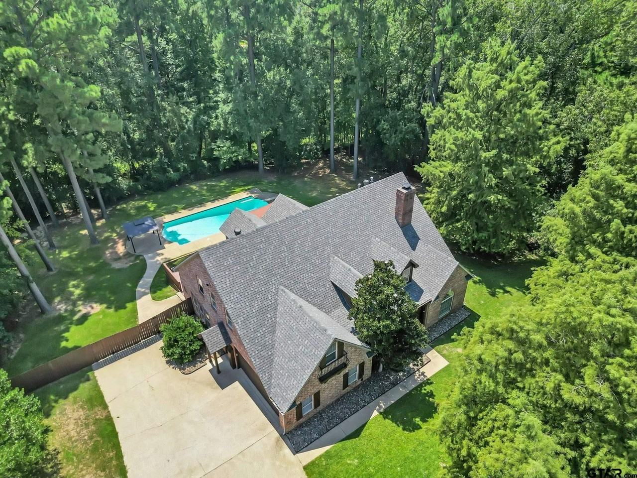 1395 Old Creek Dr - Photo 4 of 30