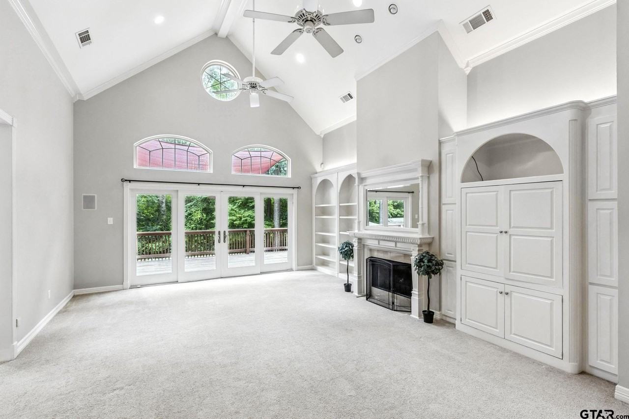 1395 Old Creek Dr - Photo 6 of 30