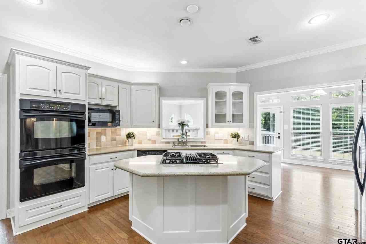 1395 Old Creek Dr - Photo 7 of 30