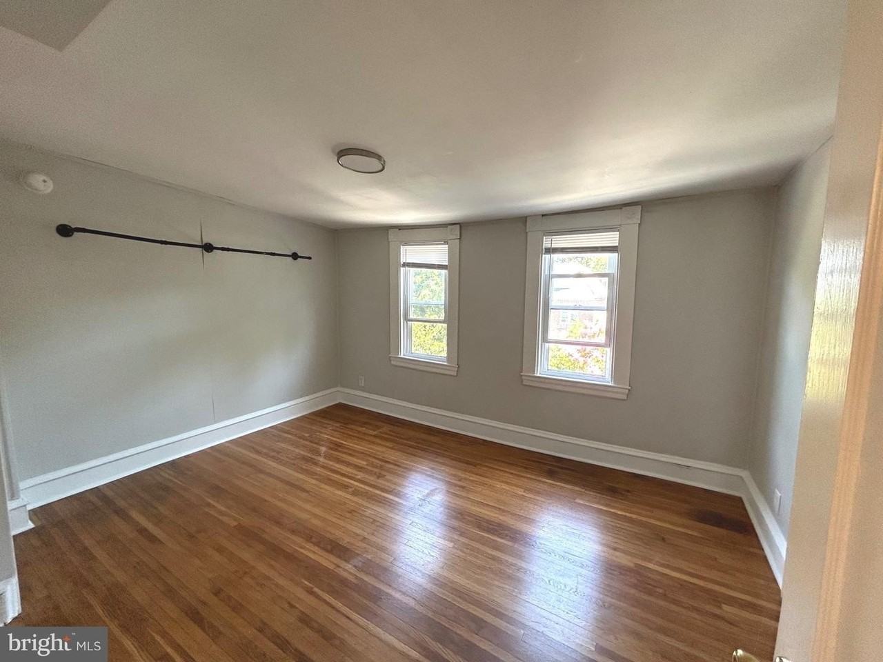 709 W 19th St - Photo 5 of 13