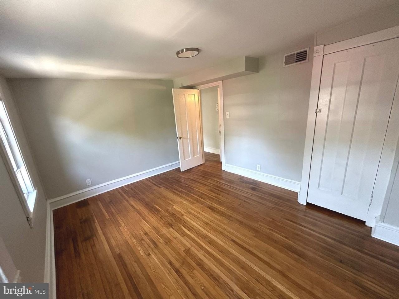 709 W 19th St - Photo 6 of 13