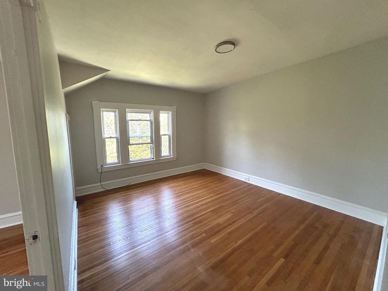 709 W 19th St - Photo 7 of 13