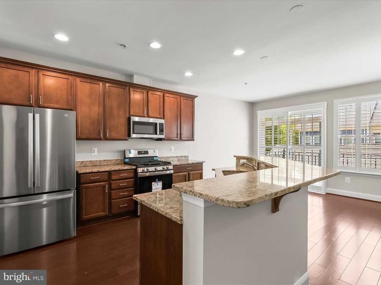 5803 Lois Ln - Photo 3 of 50