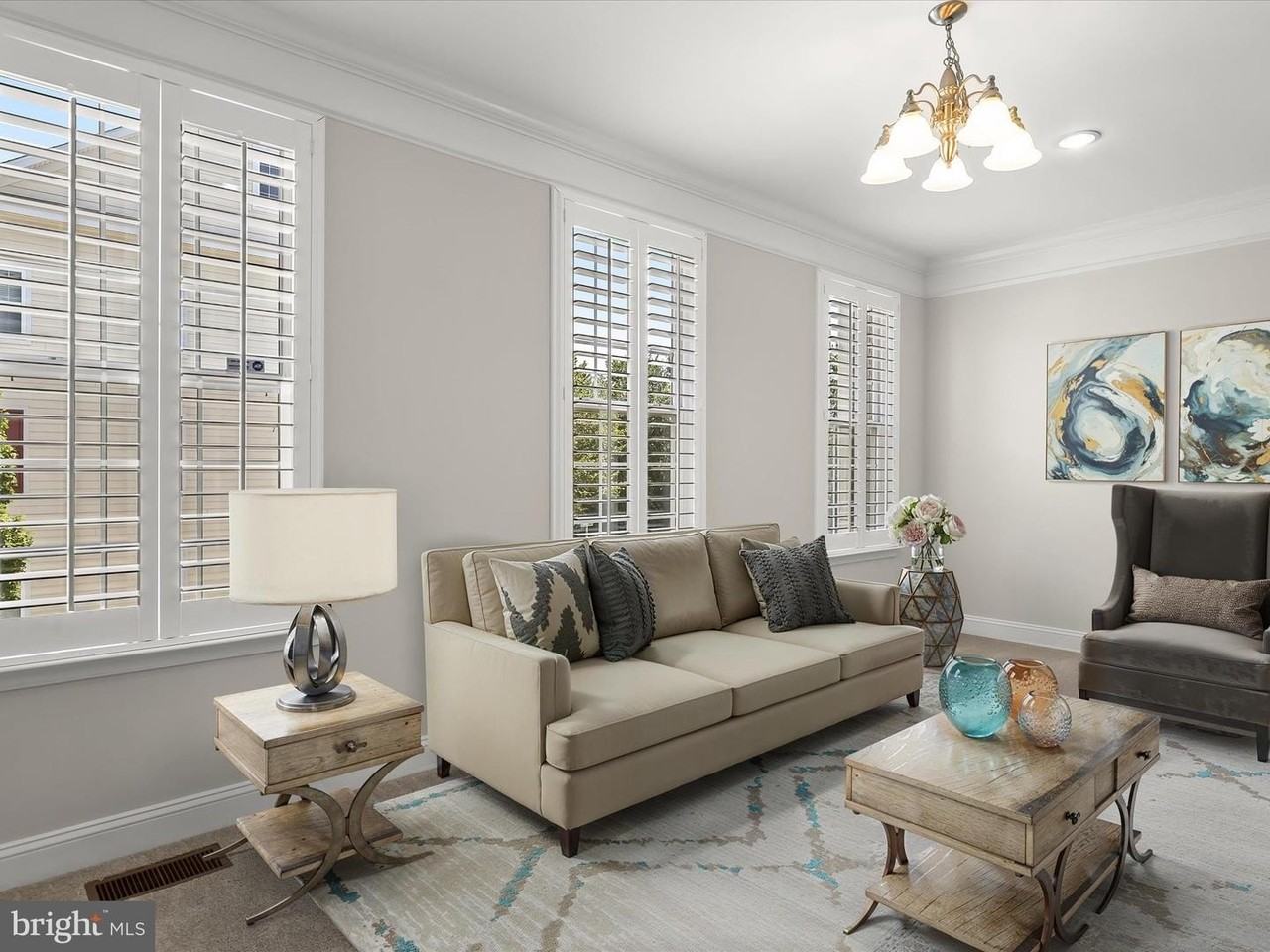 5803 Lois Ln - Photo 4 of 50