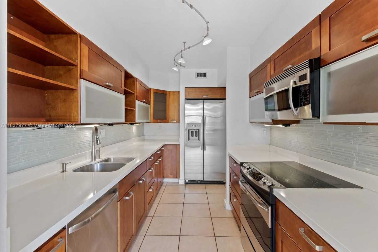 161 Crandon Blvd #426 - Photo 3 of 8