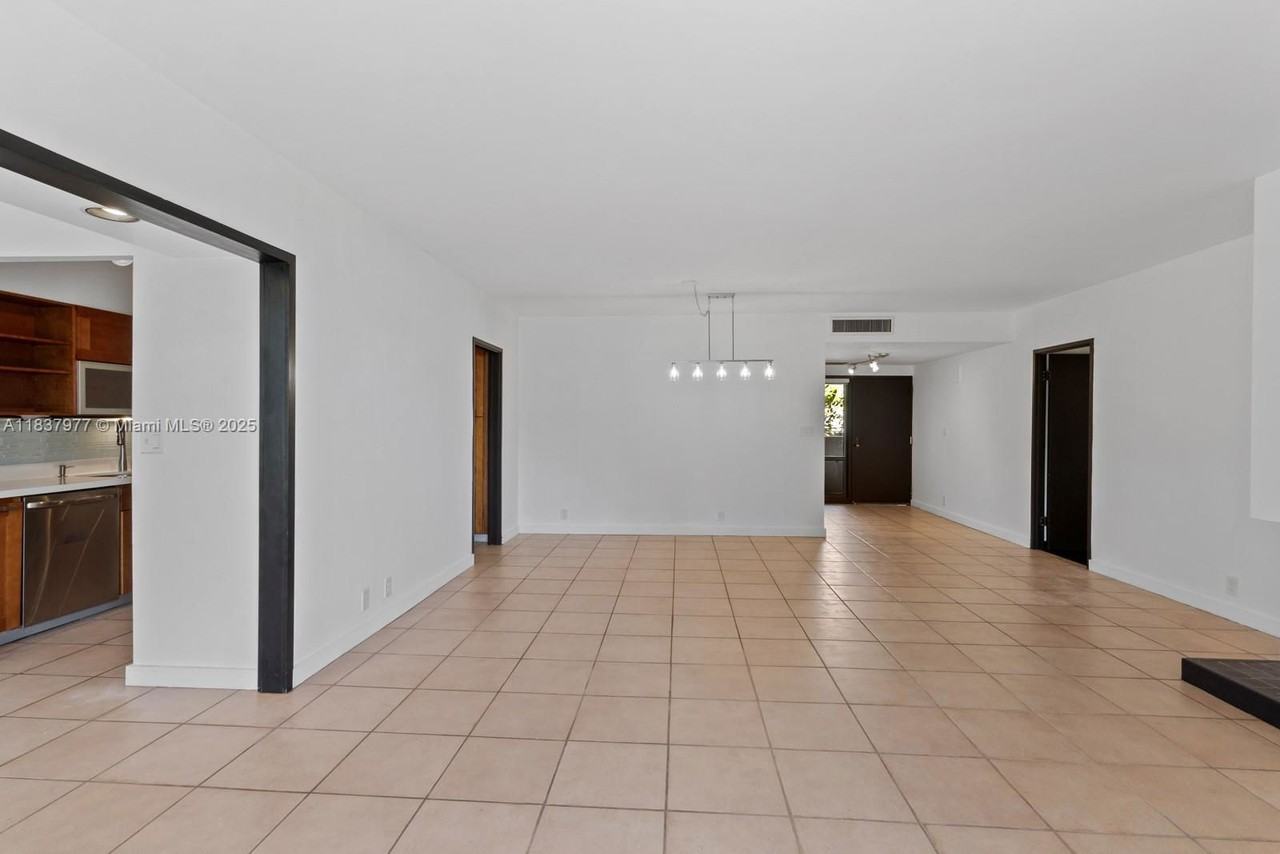 161 Crandon Blvd #426 - Photo 4 of 8