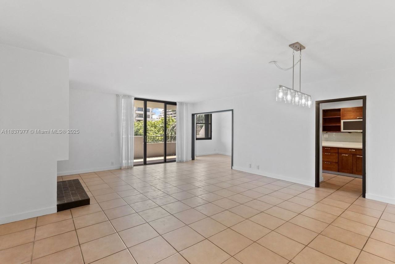 161 Crandon Blvd #426 - Photo 5 of 8