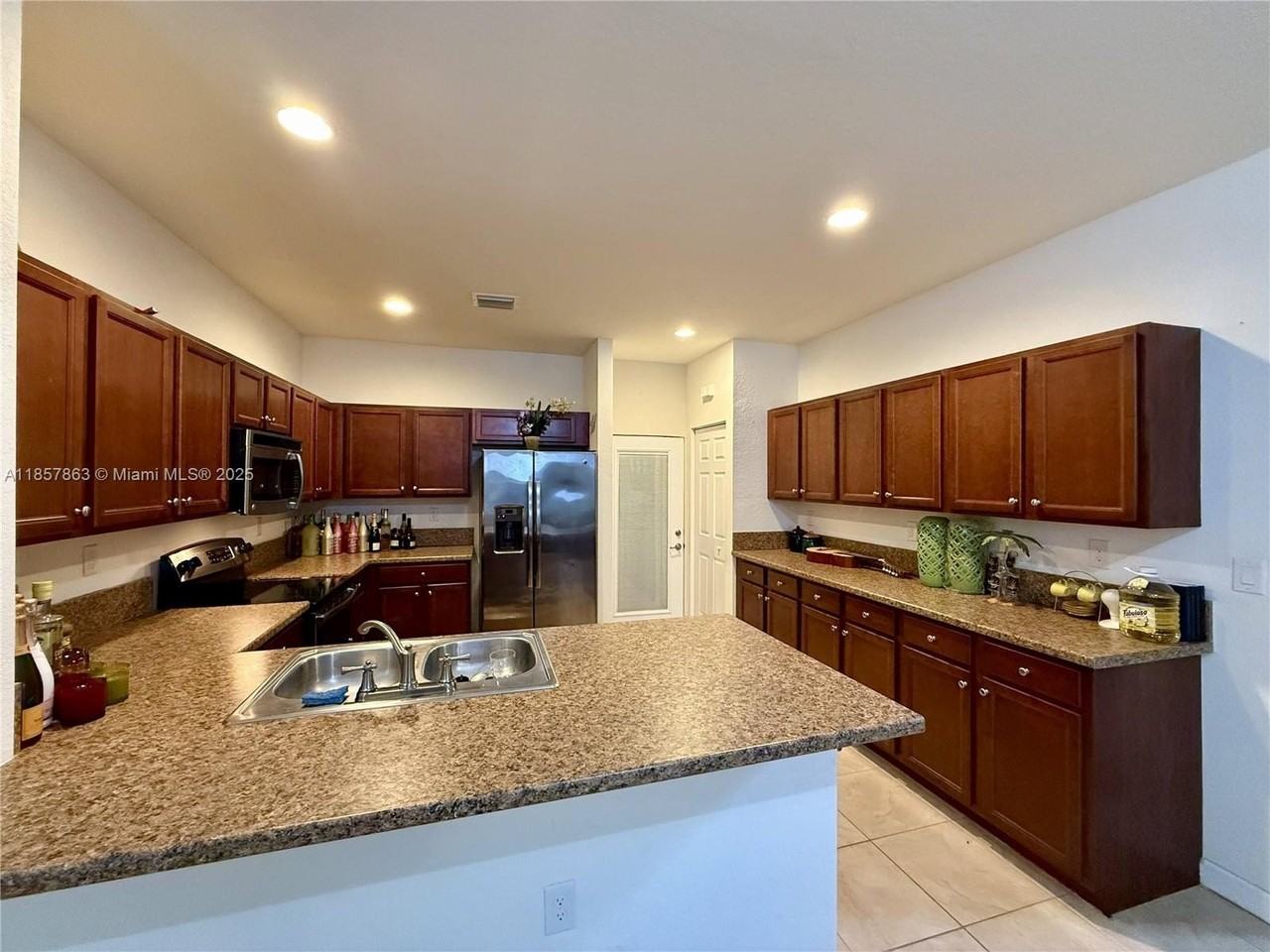 698 Se 34th Ter - Photo 3 of 17