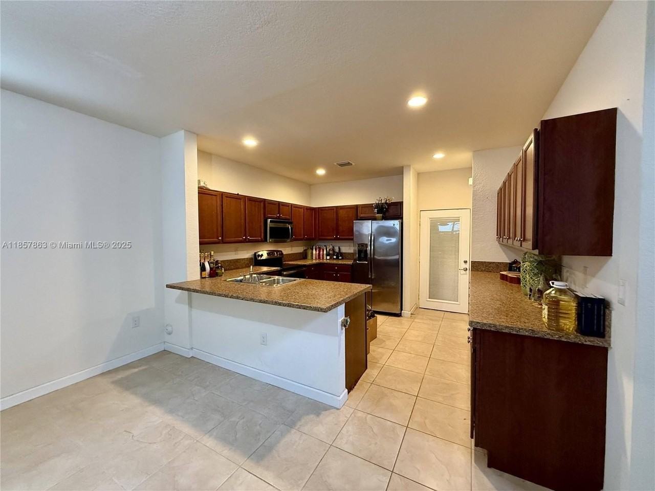 698 Se 34th Ter - Photo 5 of 17