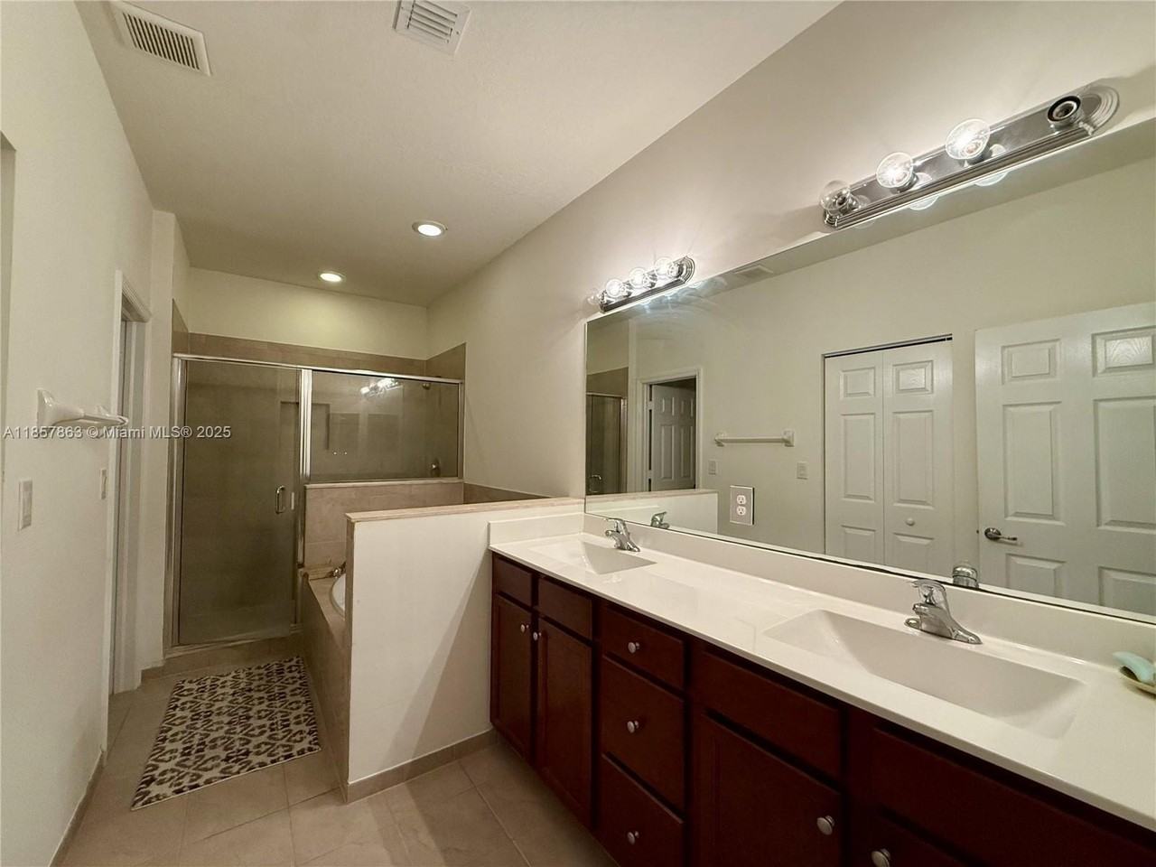 698 Se 34th Ter - Photo 7 of 17