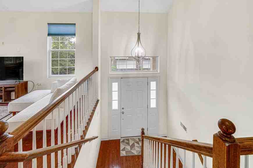 2528 Dunraven Ave - Photo 2 of 10