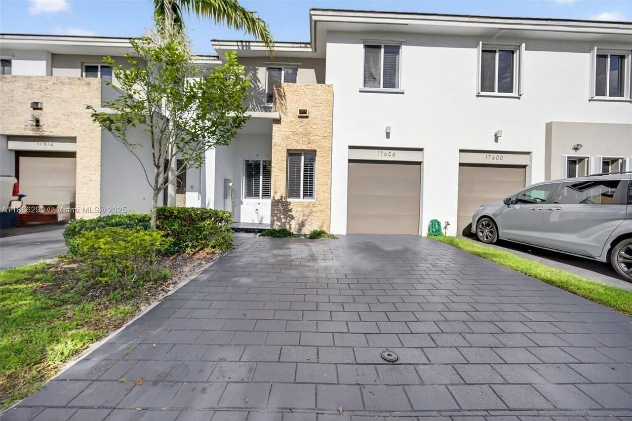 17606 Sw 149th Pl #17606 - Photo 2 of 45