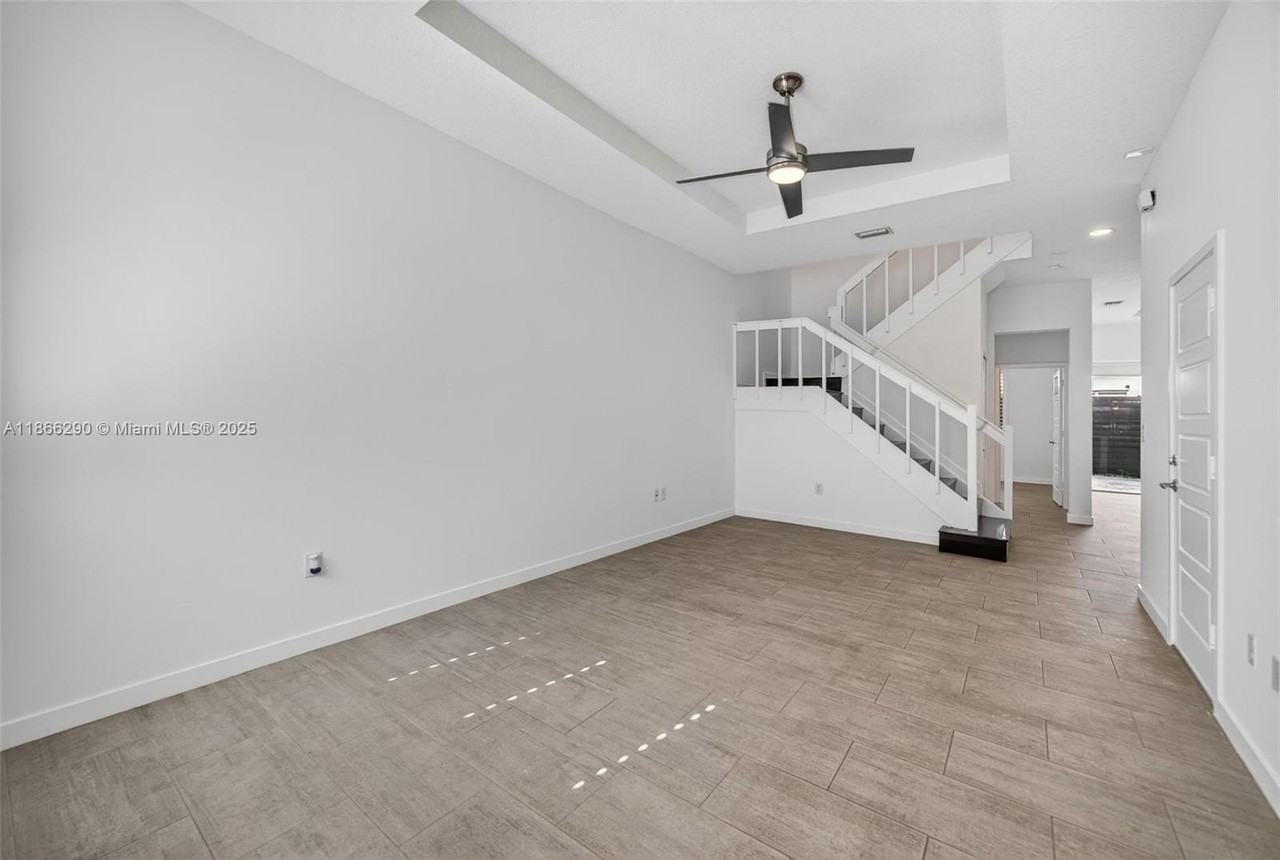 17606 Sw 149th Pl #17606 - Photo 3 of 45