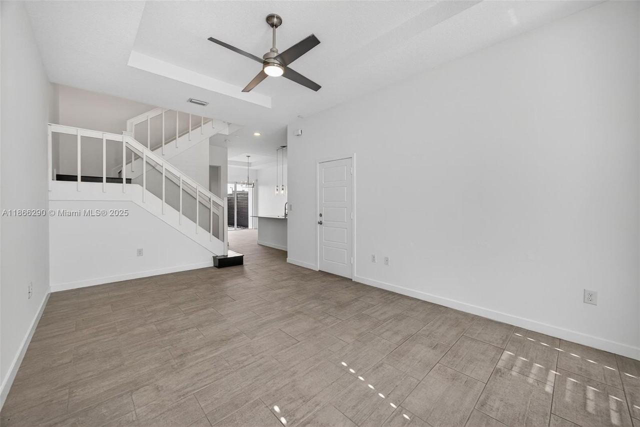 17606 Sw 149th Pl #17606 - Photo 4 of 45