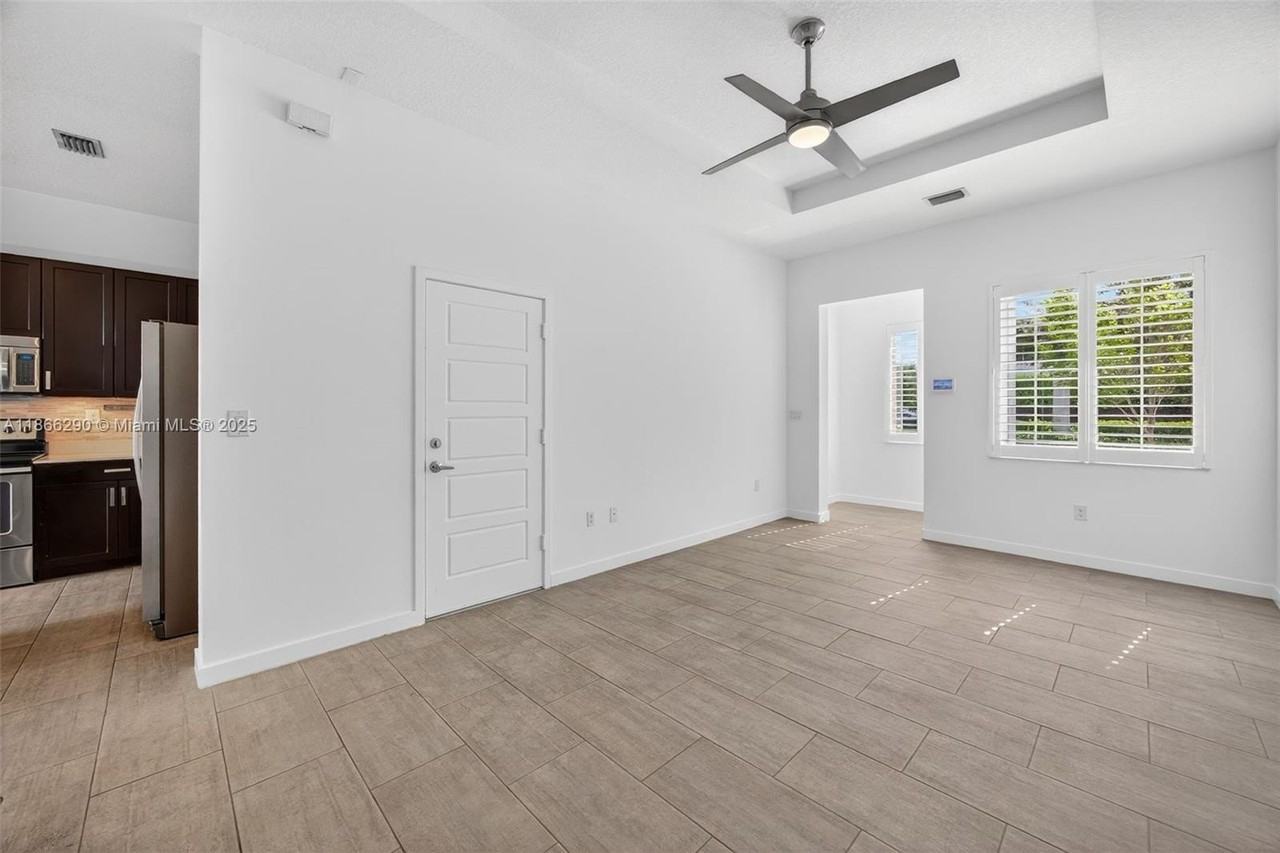 17606 Sw 149th Pl #17606 - Photo 6 of 45