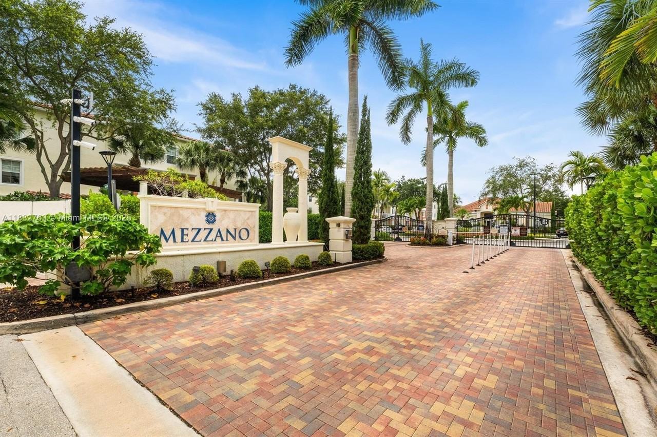 9833 Baywinds Dr #7203 - Photo 2 of 28