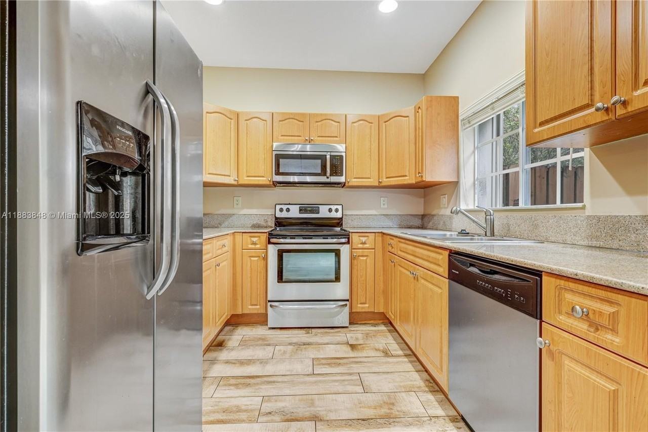 7627 N Stonecreek Cir - Photo 5 of 29