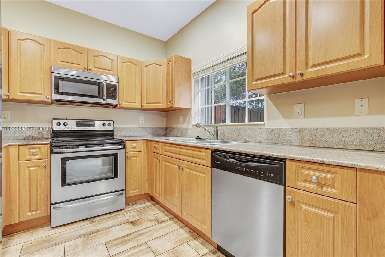 7627 N Stonecreek Cir - Photo 6 of 29