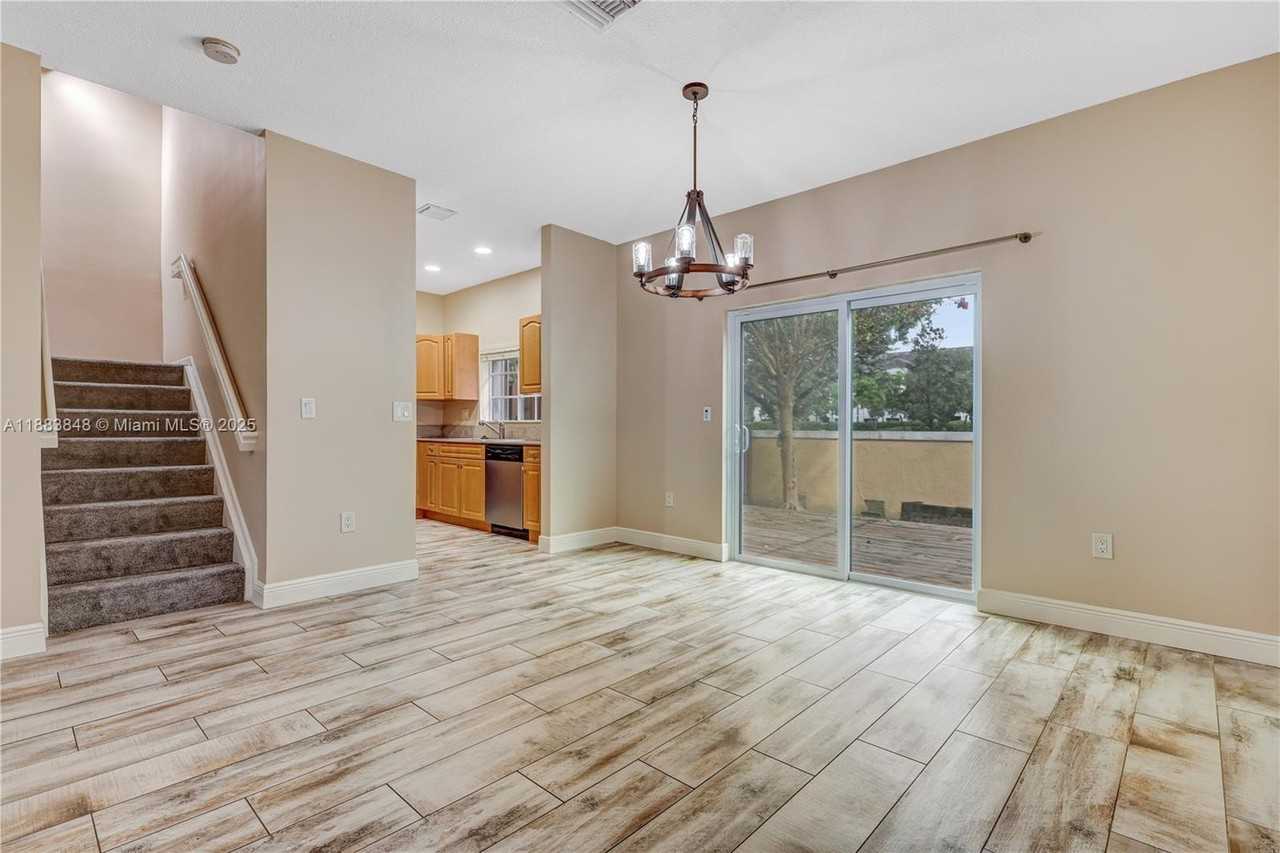 7627 N Stonecreek Cir - Photo 3 of 29