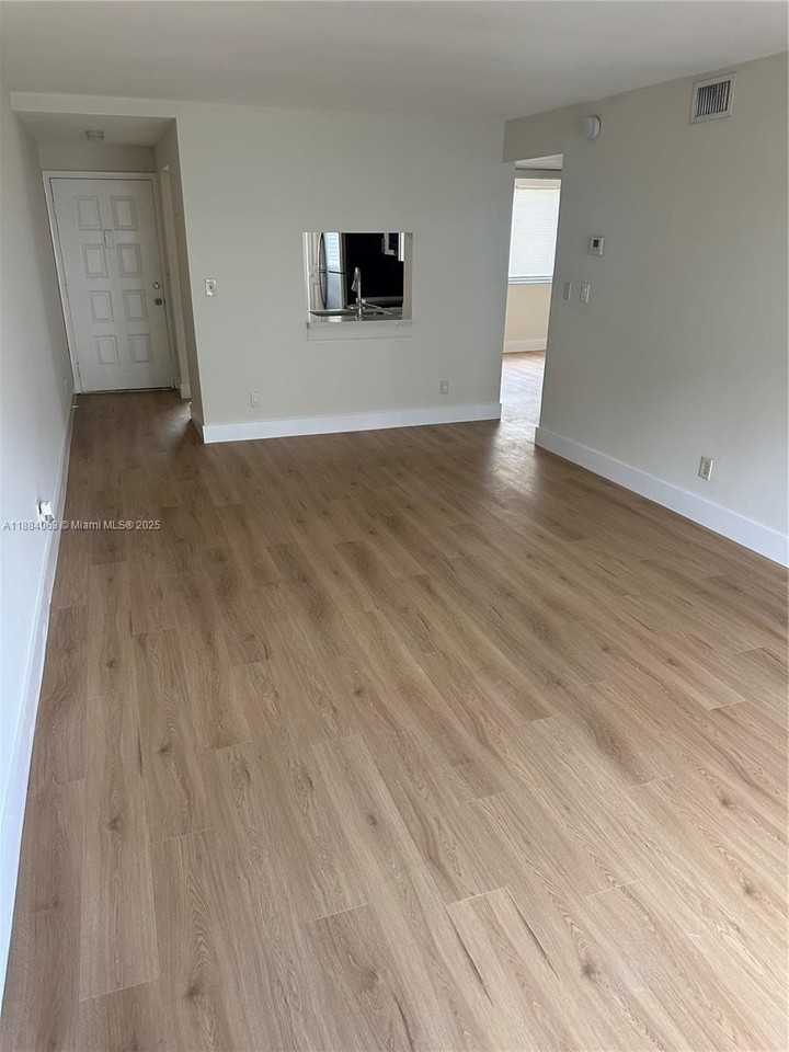 130 Nw 60th Ave #1-2 - Photo 5 of 16