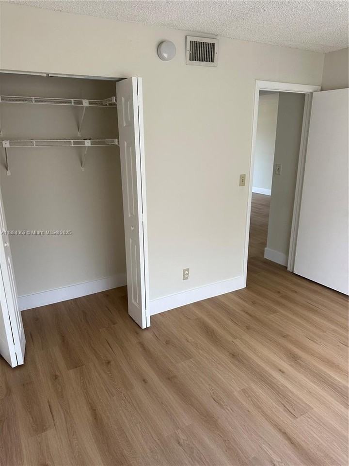 130 Nw 60th Ave #1-2 - Photo 7 of 16