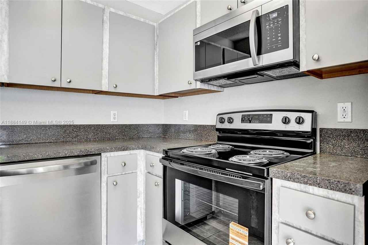 5441 SW 41st St - Photo 3 of 39