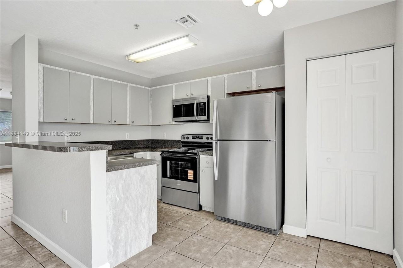 5441 SW 41st St - Photo 5 of 39