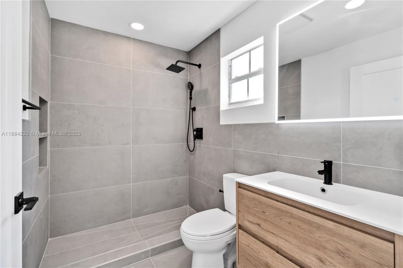 407 Nw 45th St - Photo 5 of 7