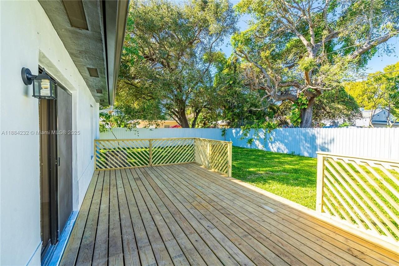 407 Nw 45th St - Photo 6 of 7