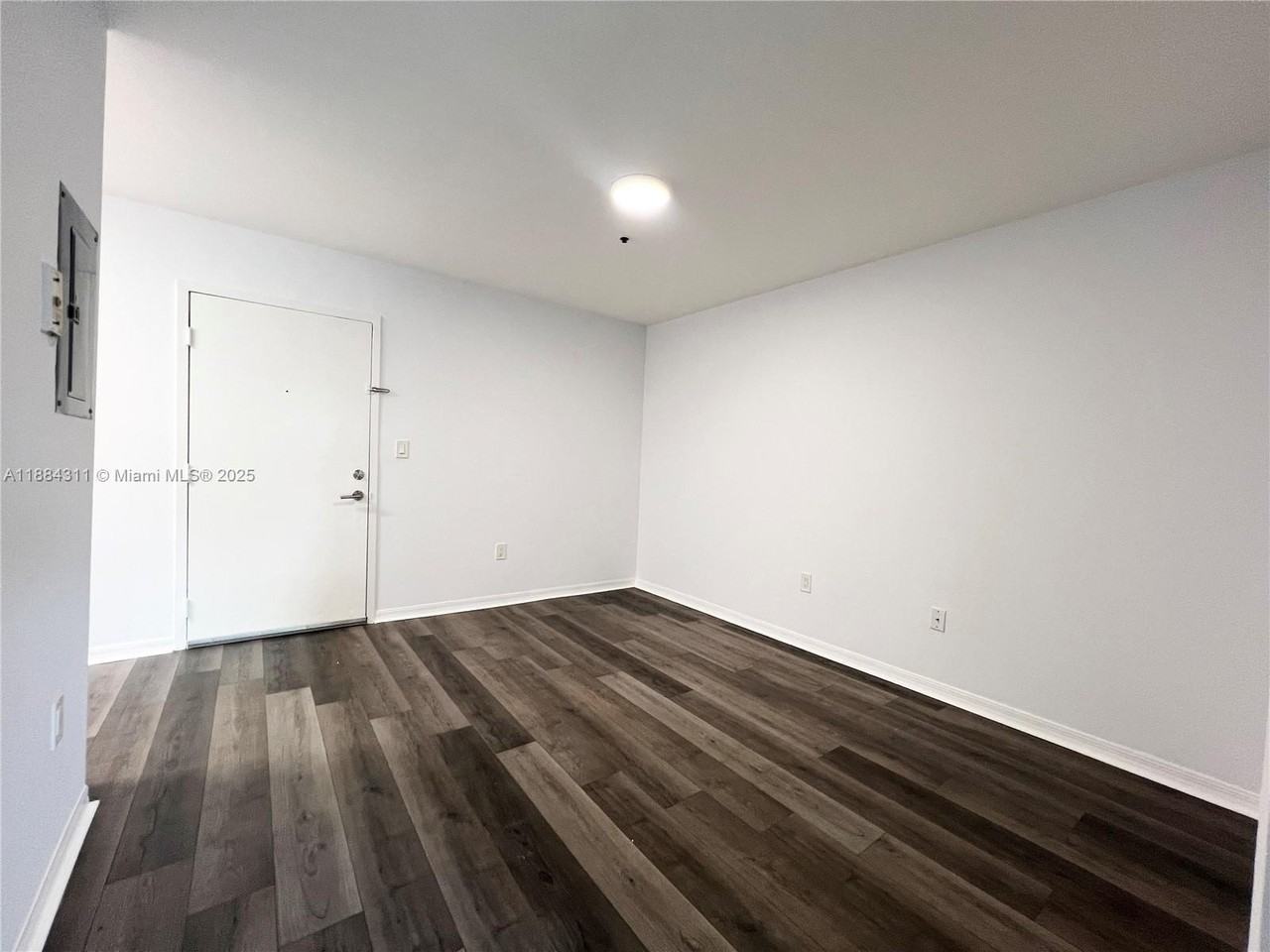 717 Sw 11th Ave #102 - Photo 5 of 13