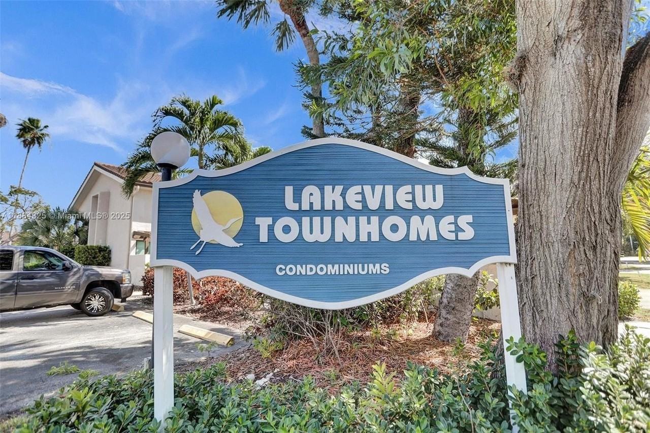 2725 Ne 165th St #2 - Photo 3 of 12