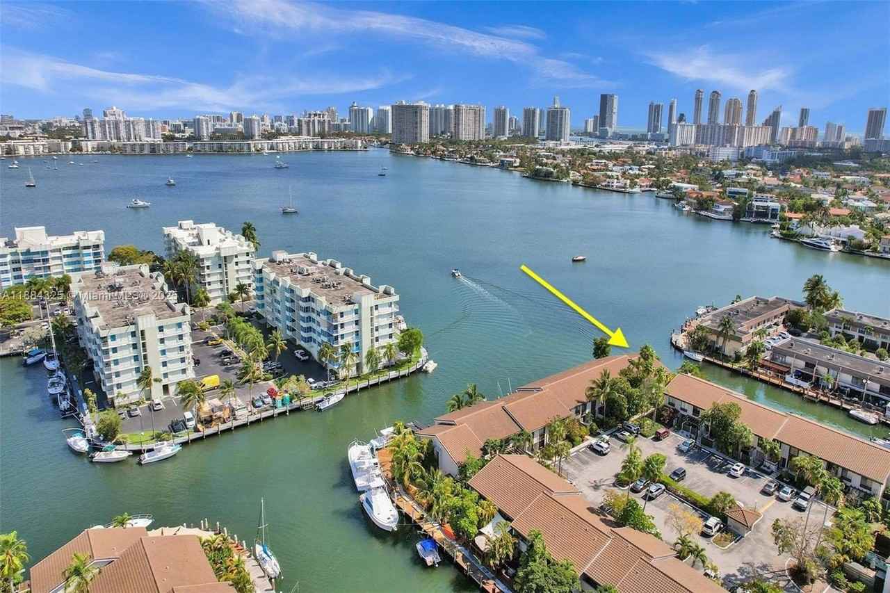 2725 Ne 165th St #2 - Photo 4 of 12