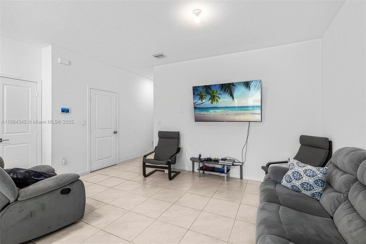 1137 Sw 7th Ct #0 - Photo 6 of 27